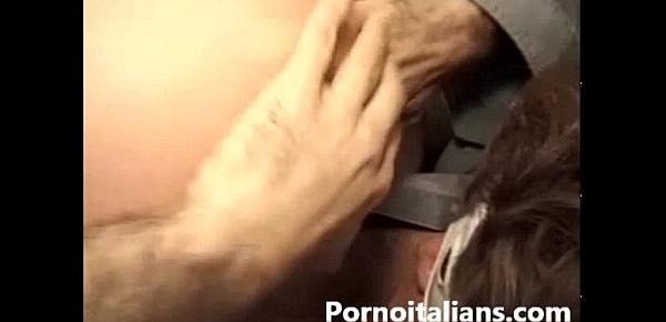  Donna matura italiana porcellona succhia cazzo al marito
